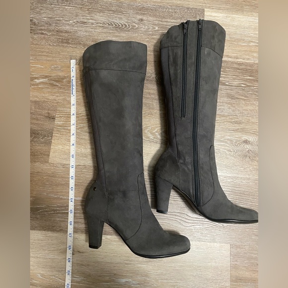 A2 by Aerosoles gray suede high heel boots - Picture 5 of 7
